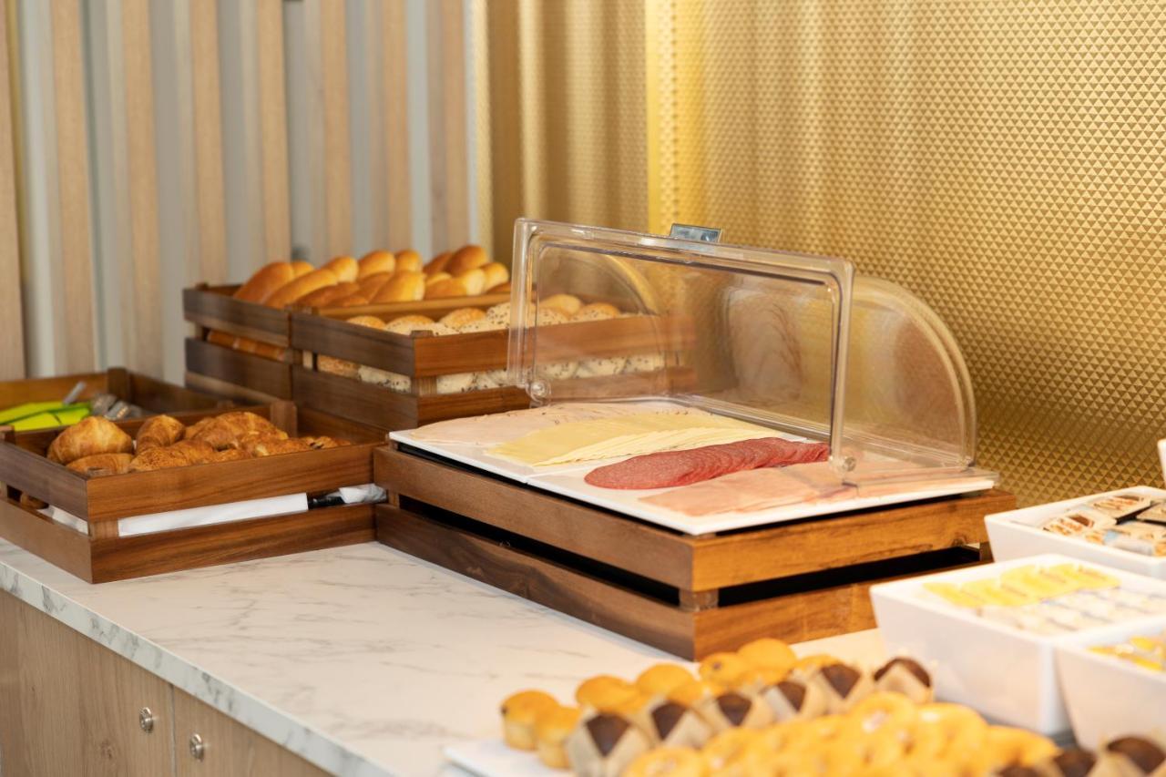 B&B Hotel Хасселт Экстерьер фото